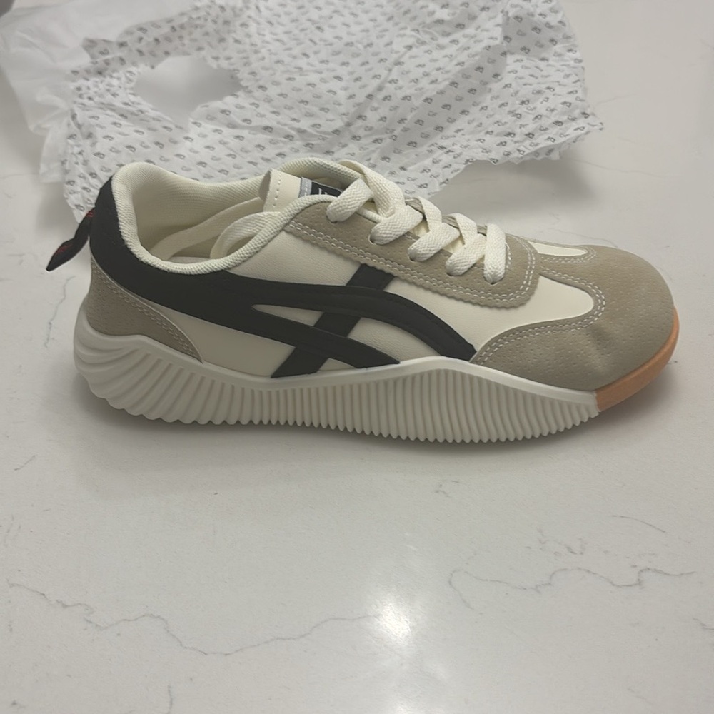 New DeFlorance DF Cloudea Sneakers size 8
